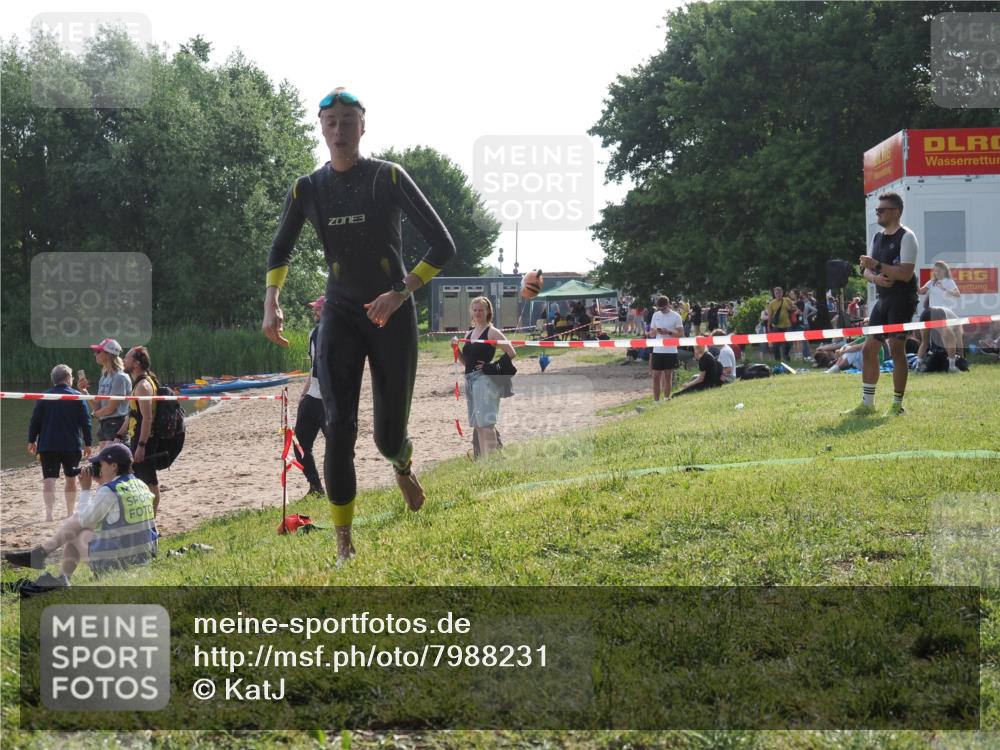 15.06.2025 - 27. Vierlanden-Triathlon KatJ http://msf.ph/oto/7988231 15.06.2025 09:05:10 Schwimmen 205 meine-sportfotos.de