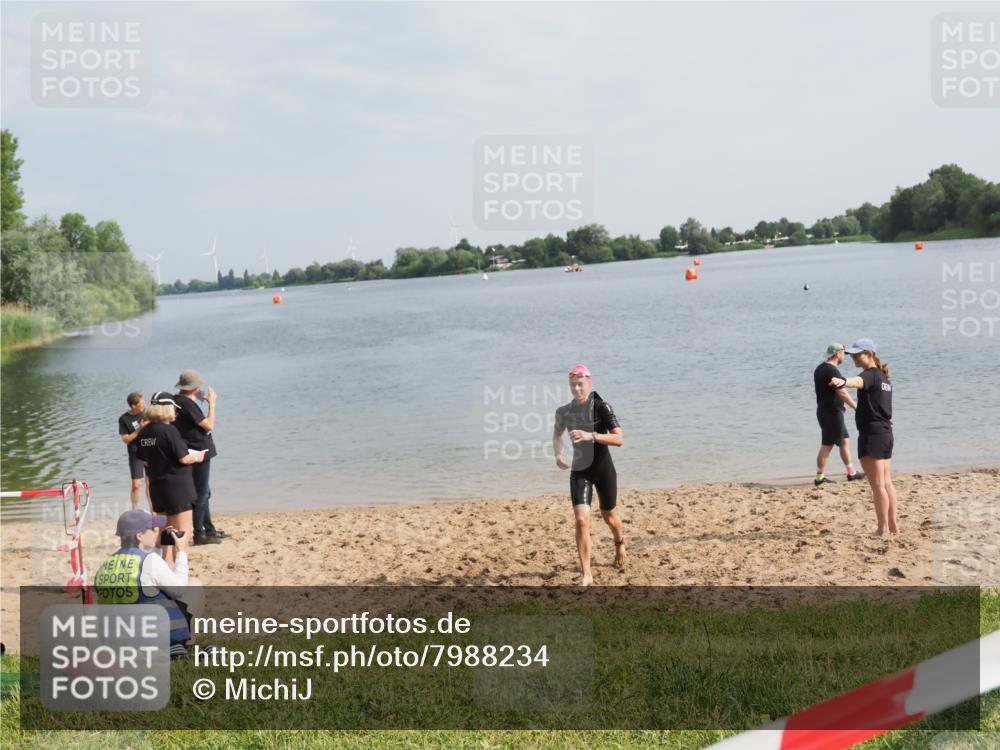 21.06.2025 - 27. Vierlanden-Triathlon MichiJ http://msf.ph/oto/7988234 15.06.2026 09:14:01 Schwimmen 198, 228 meine-sportfotos.de
