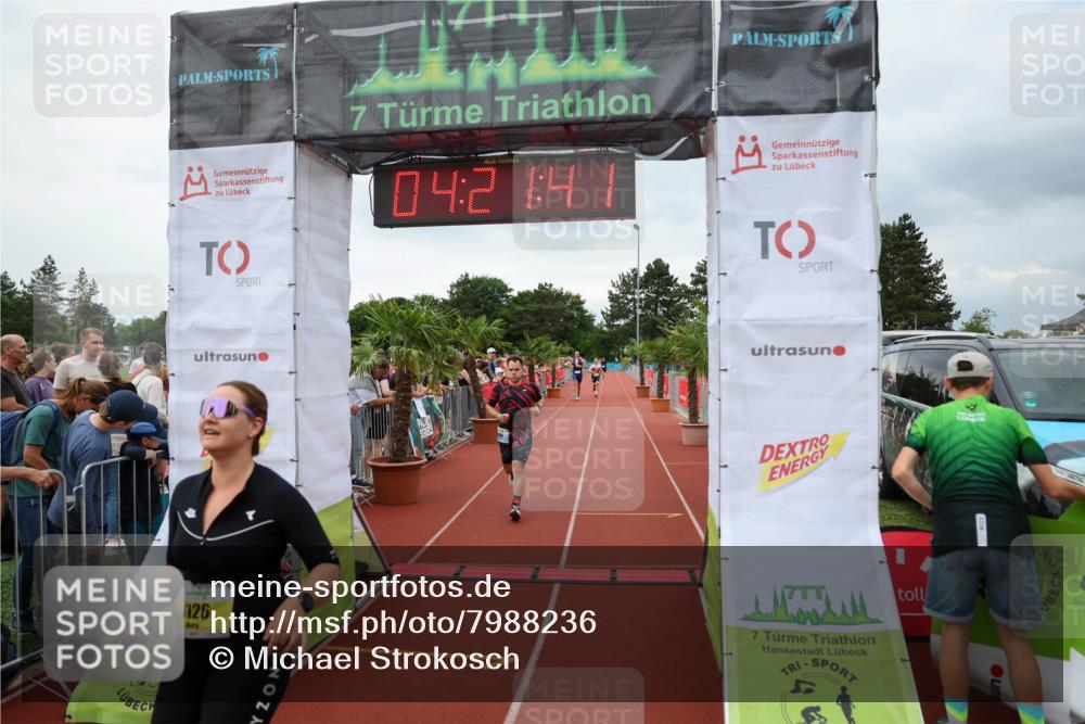 15.06.2025 - 7 Türme Triathlon Michael Strokosch http://msf.ph/oto/7988236 15.06.2025 14:21:41 Ziel 400, 663, 1126 meine-sportfotos.de
