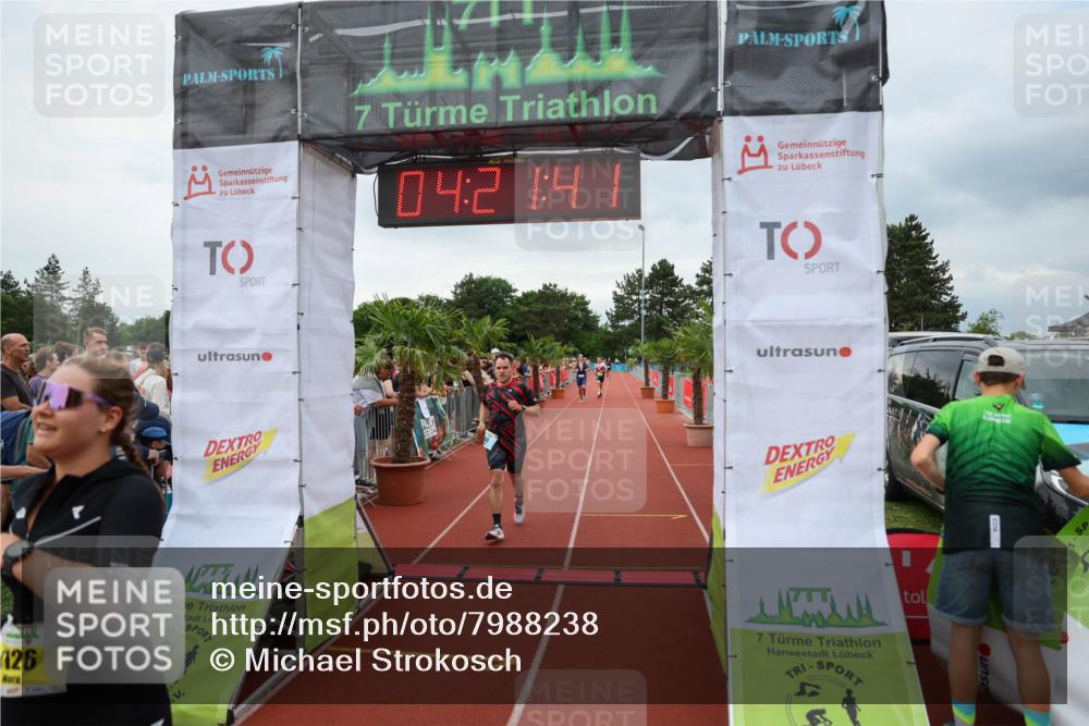 15.06.2025 - 7 Türme Triathlon Michael Strokosch http://msf.ph/oto/7988238 15.06.2025 14:21:41 Ziel 400, 663, 1126 meine-sportfotos.de
