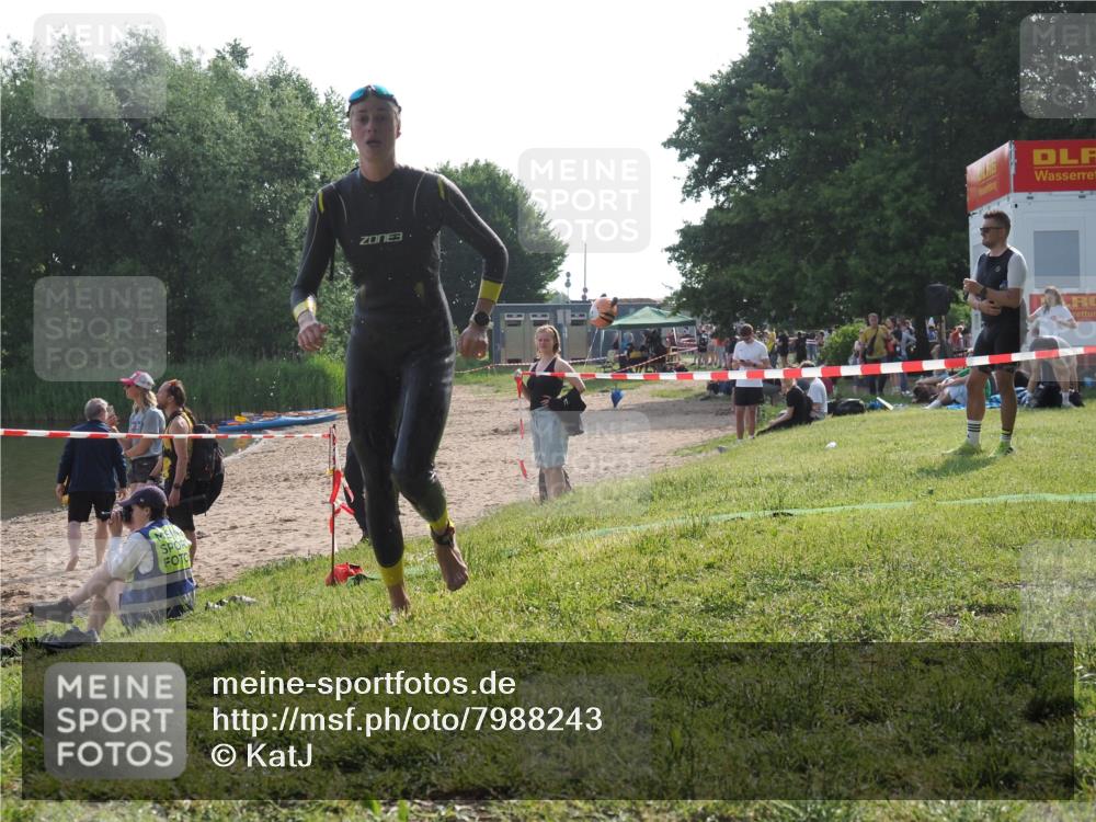 15.06.2025 - 27. Vierlanden-Triathlon KatJ http://msf.ph/oto/7988243 15.06.2025 09:05:10 Schwimmen 205 meine-sportfotos.de