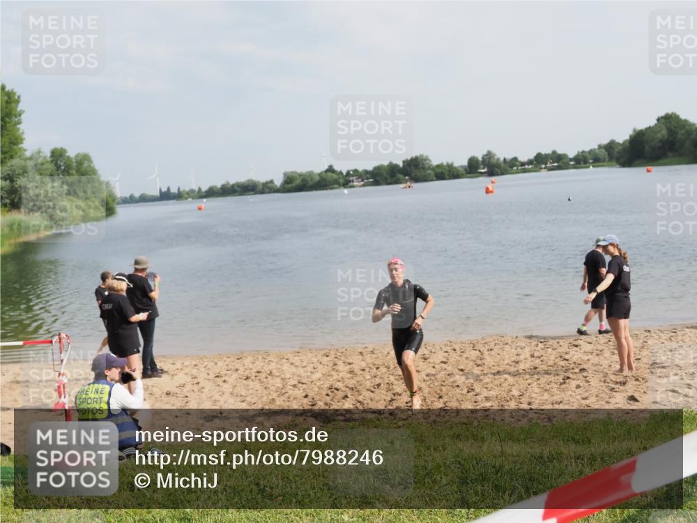 21.06.2025 - 27. Vierlanden-Triathlon MichiJ http://msf.ph/oto/7988246 15.06.2026 09:14:02 Schwimmen 198, 228 meine-sportfotos.de