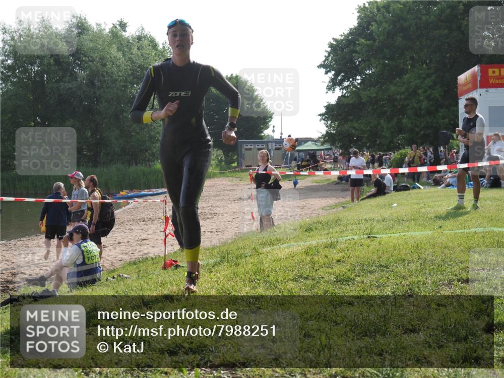 15.06.2025 - 27. Vierlanden-Triathlon KatJ http://msf.ph/oto/7988251 15.06.2025 09:05:10 Schwimmen 205 meine-sportfotos.de