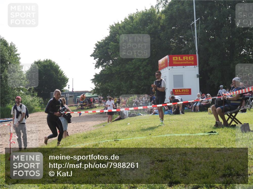 15.06.2025 - 27. Vierlanden-Triathlon KatJ http://msf.ph/oto/7988261 15.06.2025 09:05:18 Schwimmen 209, 221, 222 meine-sportfotos.de