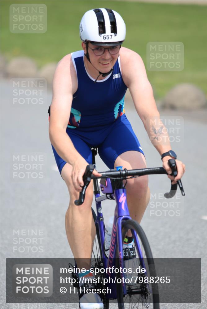 15.06.2025 - 27. Vierlanden-Triathlon H.Heesch http://msf.ph/oto/7988265 15.06.2025 11:41:41 Radfahren 657, 701 meine-sportfotos.de