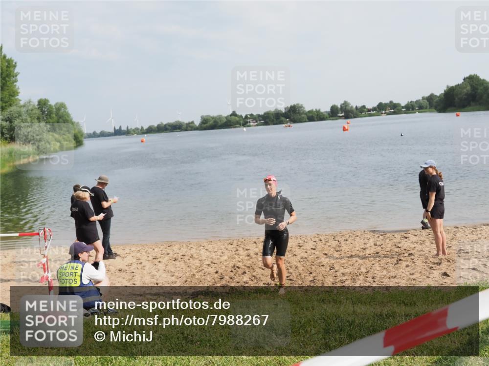 21.06.2025 - 27. Vierlanden-Triathlon MichiJ http://msf.ph/oto/7988267 15.06.2026 09:14:02 Schwimmen 198, 228 meine-sportfotos.de