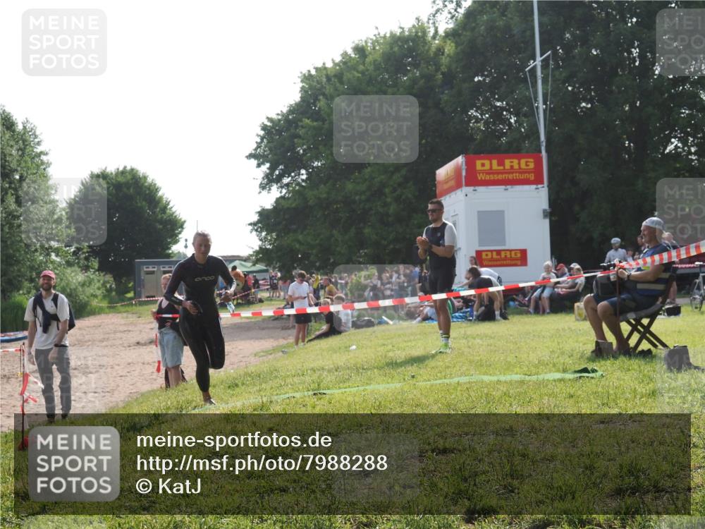 15.06.2025 - 27. Vierlanden-Triathlon KatJ http://msf.ph/oto/7988288 15.06.2025 09:05:19 Schwimmen 209, 221, 222 meine-sportfotos.de