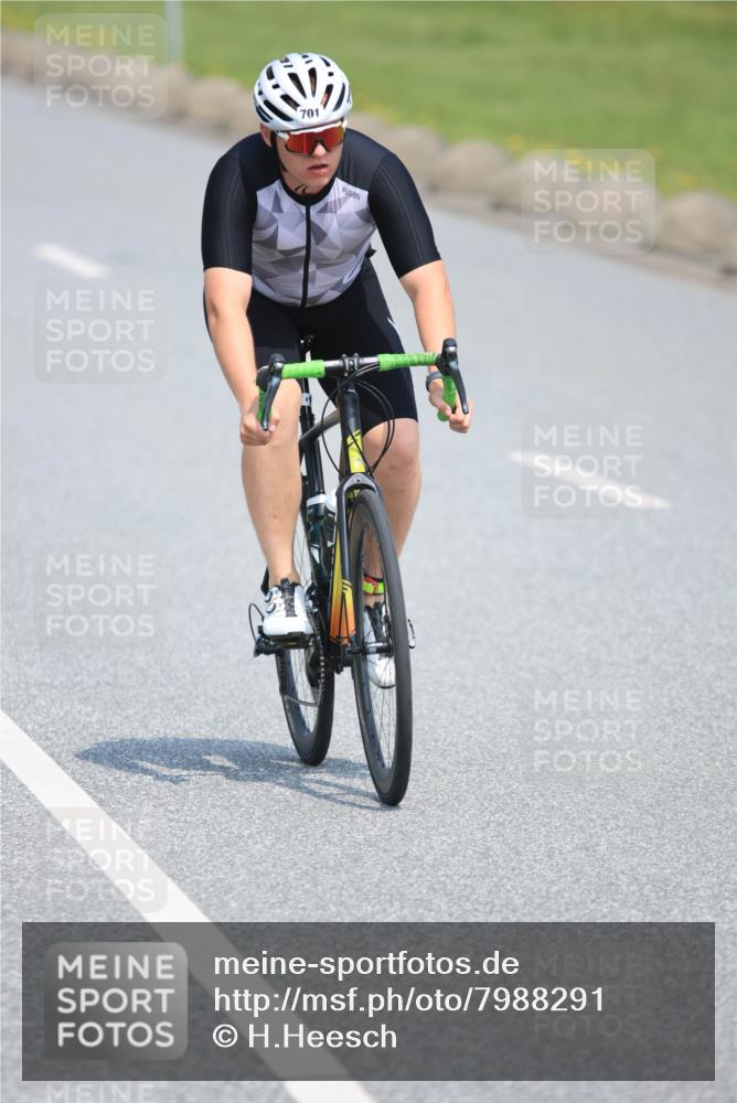 21.06.2025 - 27. Vierlanden-Triathlon H.Heesch http://msf.ph/oto/7988291 15.06.2025 11:41:47 Radfahren 646, 701 meine-sportfotos.de