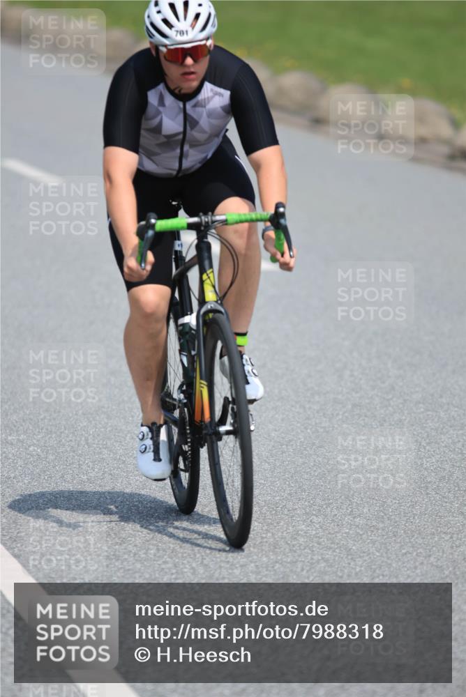 15.06.2025 - 27. Vierlanden-Triathlon H.Heesch http://msf.ph/oto/7988318 15.06.2025 11:41:47 Radfahren 646, 701 meine-sportfotos.de