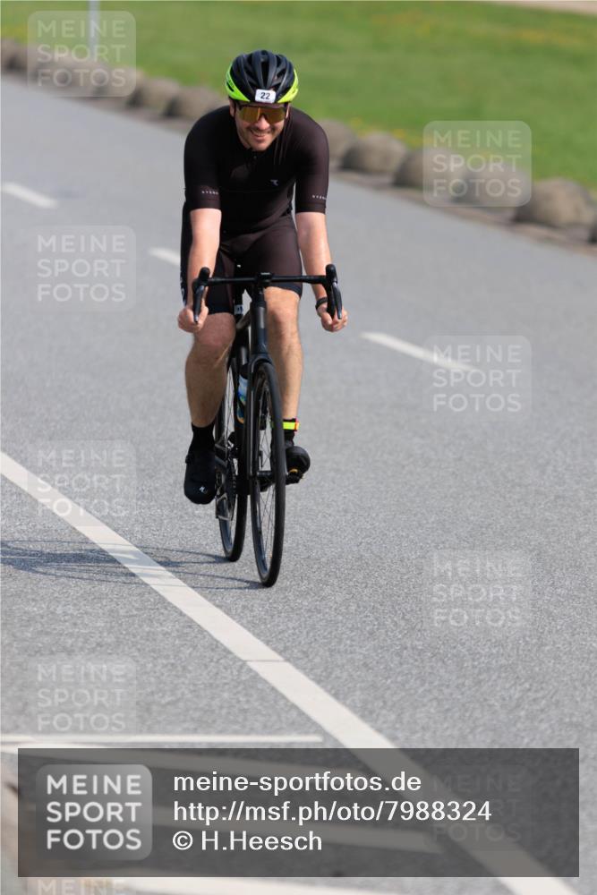 15.06.2025 - 27. Vierlanden-Triathlon H.Heesch http://msf.ph/oto/7988324 15.06.2025 09:23:02 Radfahren 22, 129, 176 meine-sportfotos.de