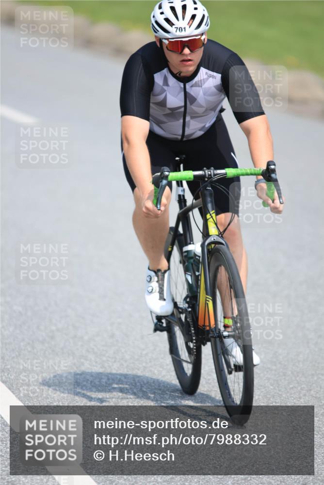 15.06.2025 - 27. Vierlanden-Triathlon H.Heesch http://msf.ph/oto/7988332 15.06.2025 11:41:47 Radfahren 646, 701 meine-sportfotos.de