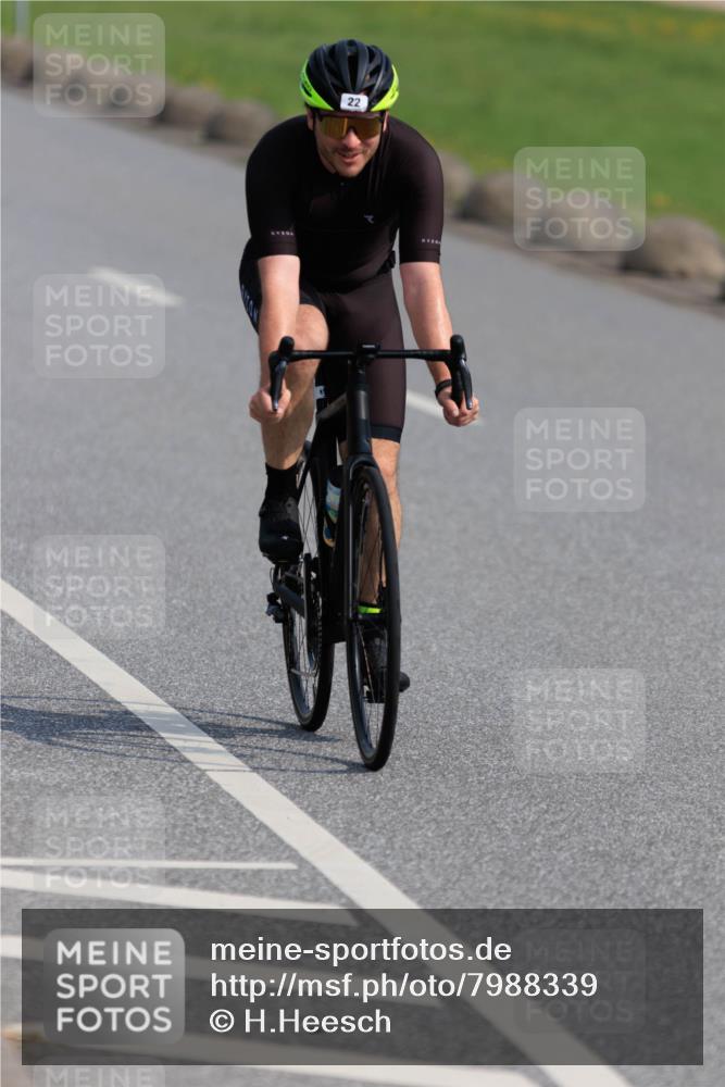 15.06.2025 - 27. Vierlanden-Triathlon H.Heesch http://msf.ph/oto/7988339 15.06.2025 09:23:02 Radfahren 22, 129, 176 meine-sportfotos.de