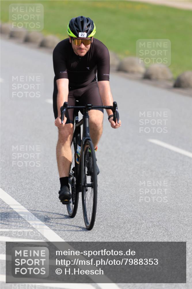 15.06.2025 - 27. Vierlanden-Triathlon H.Heesch http://msf.ph/oto/7988353 15.06.2025 09:23:03 Radfahren 22, 129, 176 meine-sportfotos.de