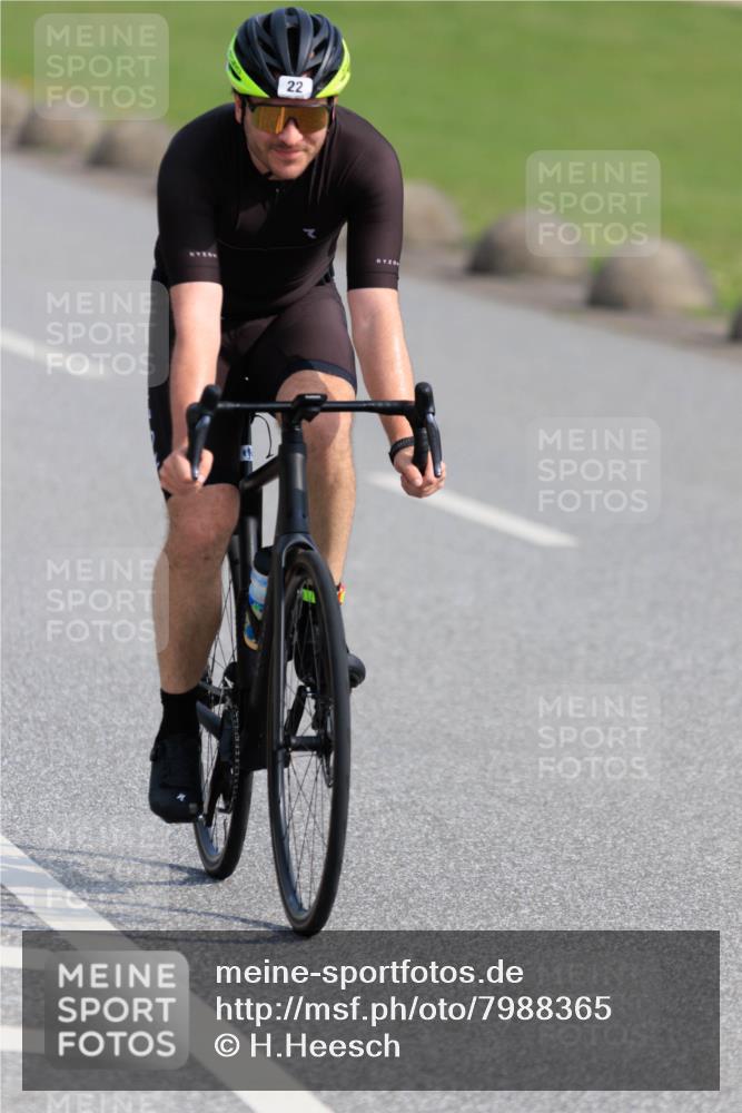 15.06.2025 - 27. Vierlanden-Triathlon H.Heesch http://msf.ph/oto/7988365 15.06.2025 09:23:03 Radfahren 22, 129, 176 meine-sportfotos.de