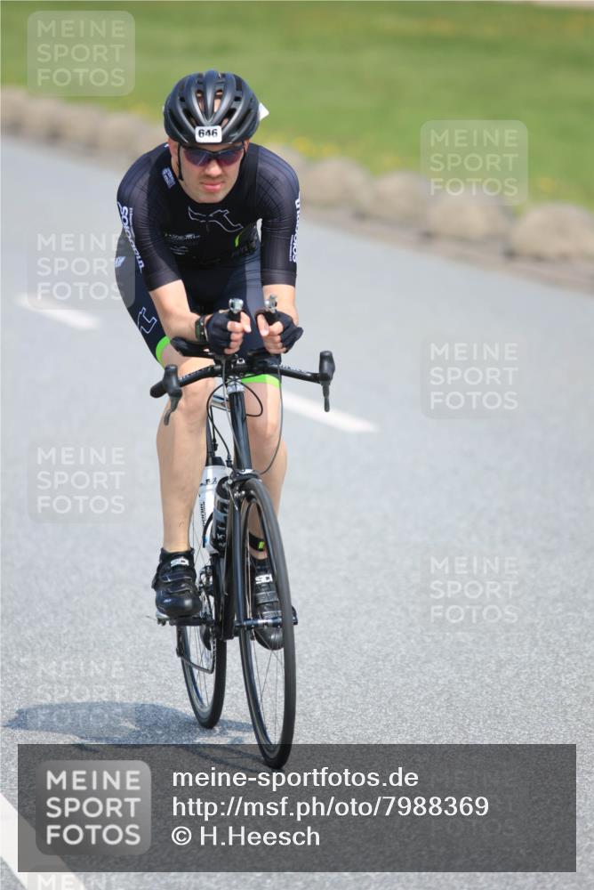 21.06.2025 - 27. Vierlanden-Triathlon H.Heesch http://msf.ph/oto/7988369 15.06.2025 11:41:54 Radfahren 646, 937 meine-sportfotos.de