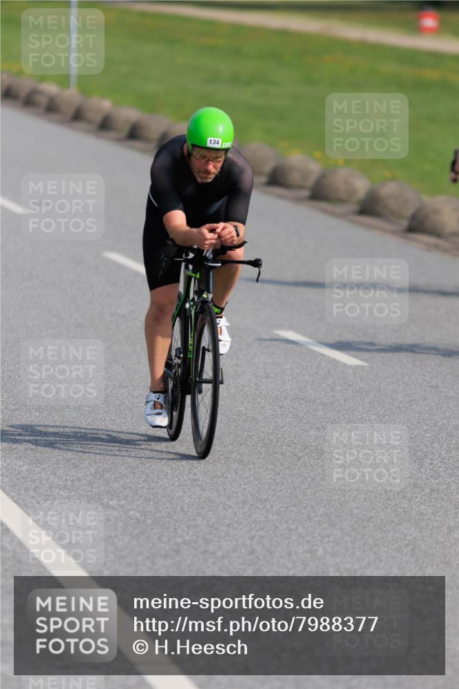 15.06.2025 - 27. Vierlanden-Triathlon H.Heesch http://msf.ph/oto/7988377 15.06.2025 09:23:30 Radfahren 109, 134 meine-sportfotos.de