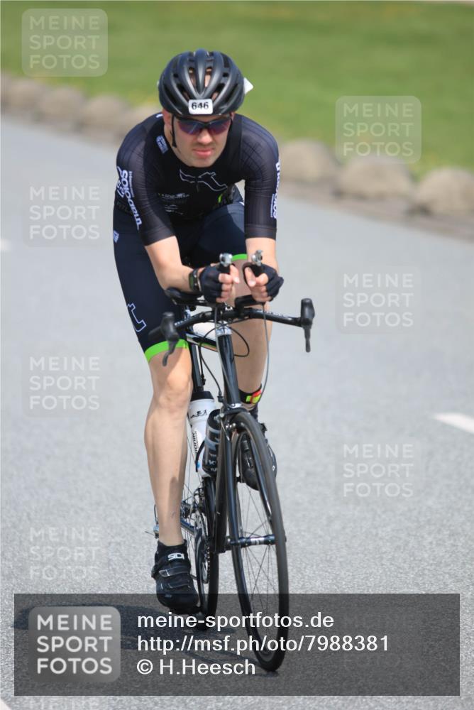 21.06.2025 - 27. Vierlanden-Triathlon H.Heesch http://msf.ph/oto/7988381 15.06.2025 11:41:55 Radfahren 646, 937 meine-sportfotos.de