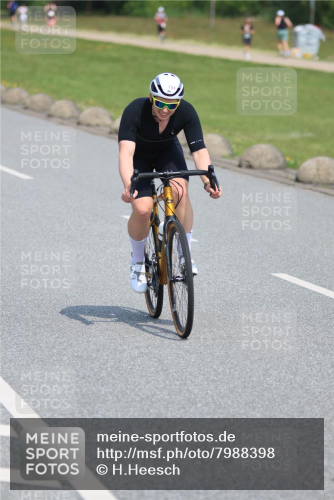 15.06.2025 - 27. Vierlanden-Triathlon H.Heesch http://msf.ph/oto/7988398 15.06.2025 11:42:29 Radfahren 48, 751, 762, 859 meine-sportfotos.de