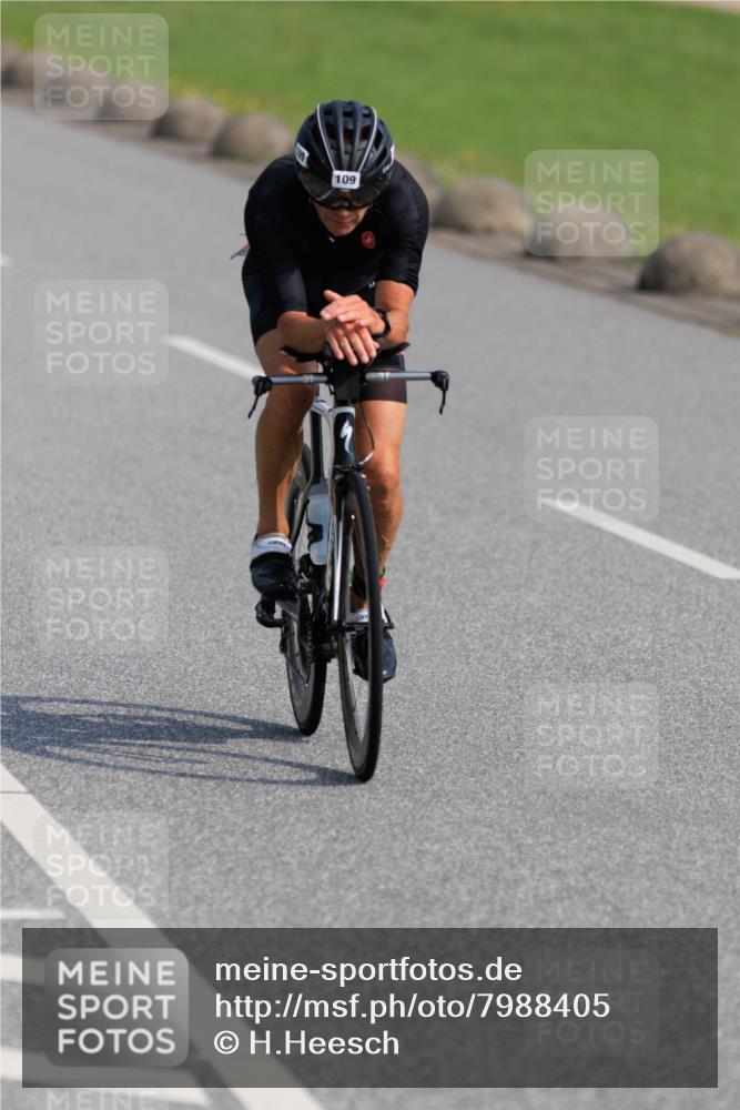 15.06.2025 - 27. Vierlanden-Triathlon H.Heesch http://msf.ph/oto/7988405 15.06.2025 09:23:35 Radfahren 109, 139 meine-sportfotos.de