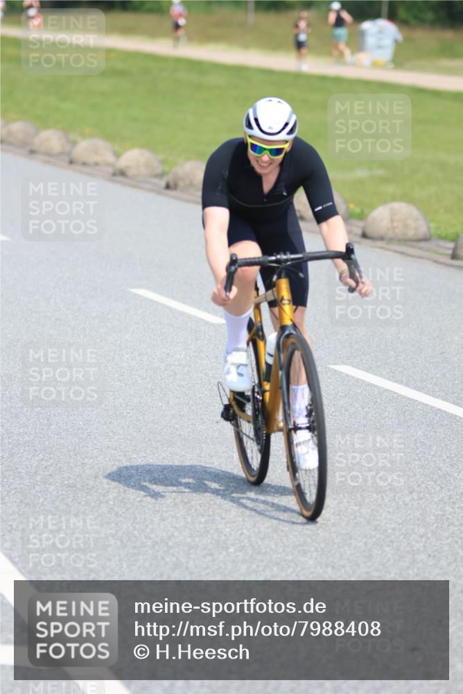 21.06.2025 - 27. Vierlanden-Triathlon H.Heesch http://msf.ph/oto/7988408 15.06.2025 11:42:29 Radfahren 48, 751, 762, 859 meine-sportfotos.de