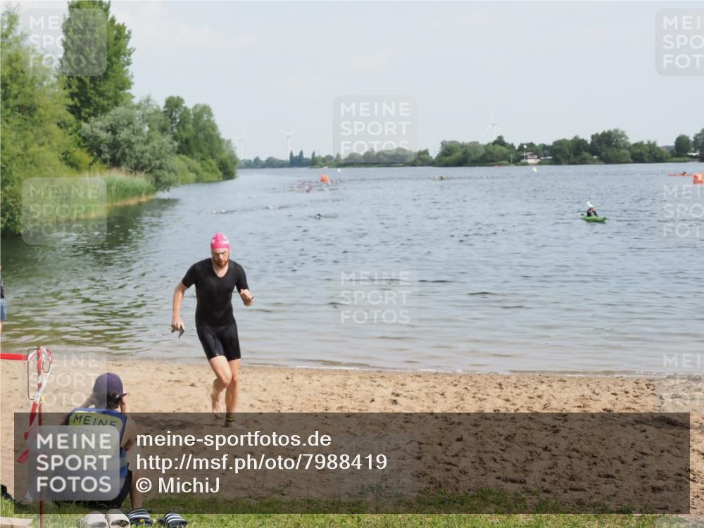 21.06.2025 - 27. Vierlanden-Triathlon MichiJ http://msf.ph/oto/7988419 15.06.2026 09:51:59 Schwimmen 282, 288, 292 meine-sportfotos.de