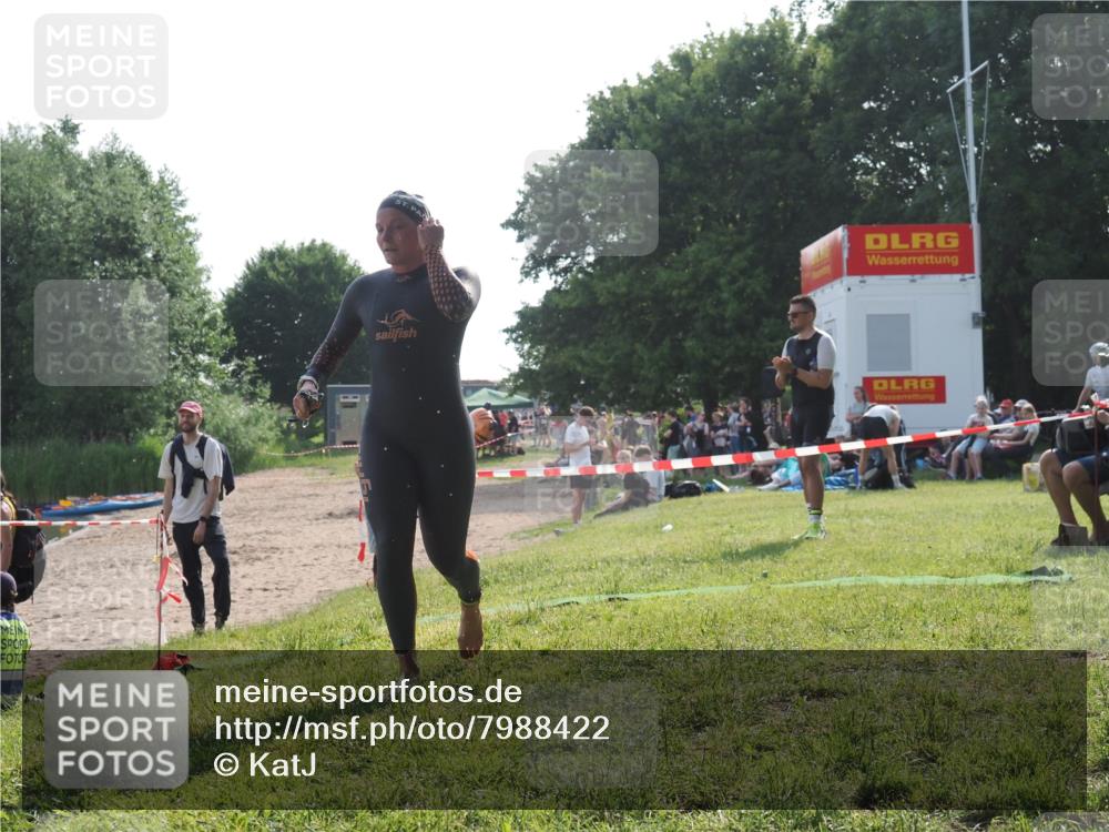 15.06.2025 - 27. Vierlanden-Triathlon KatJ http://msf.ph/oto/7988422 15.06.2025 09:05:22 Schwimmen 209, 221, 222 meine-sportfotos.de