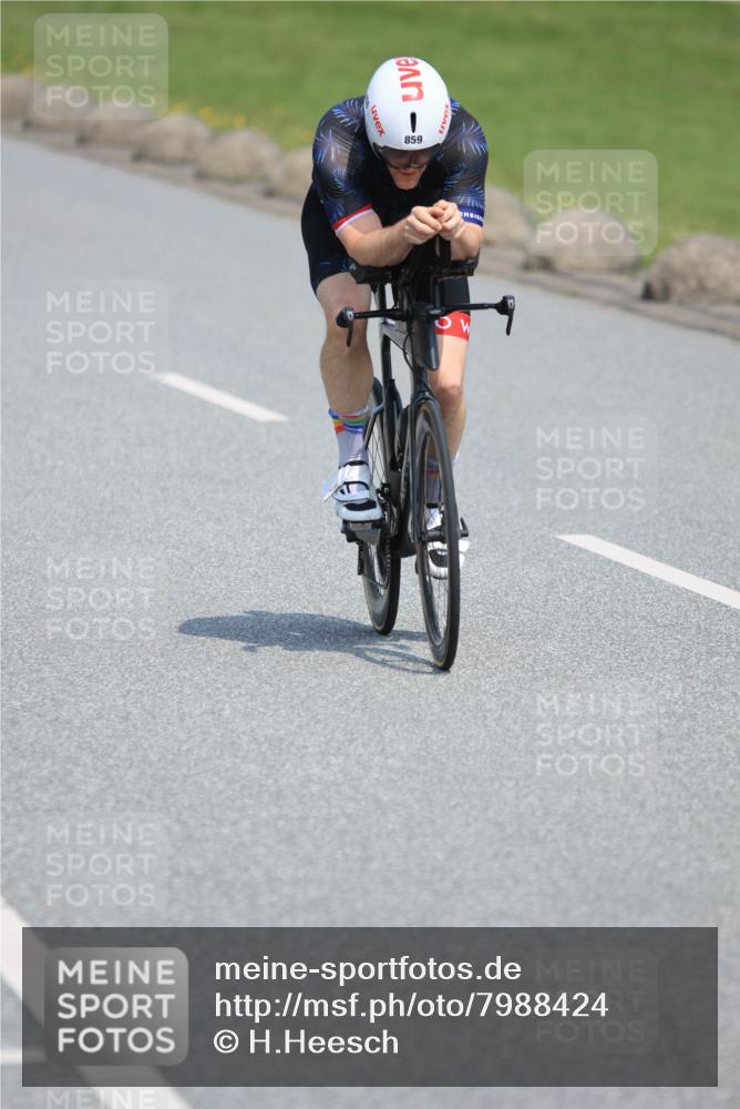 21.06.2025 - 27. Vierlanden-Triathlon H.Heesch http://msf.ph/oto/7988424 15.06.2025 11:42:32 Radfahren 751, 762, 859 meine-sportfotos.de