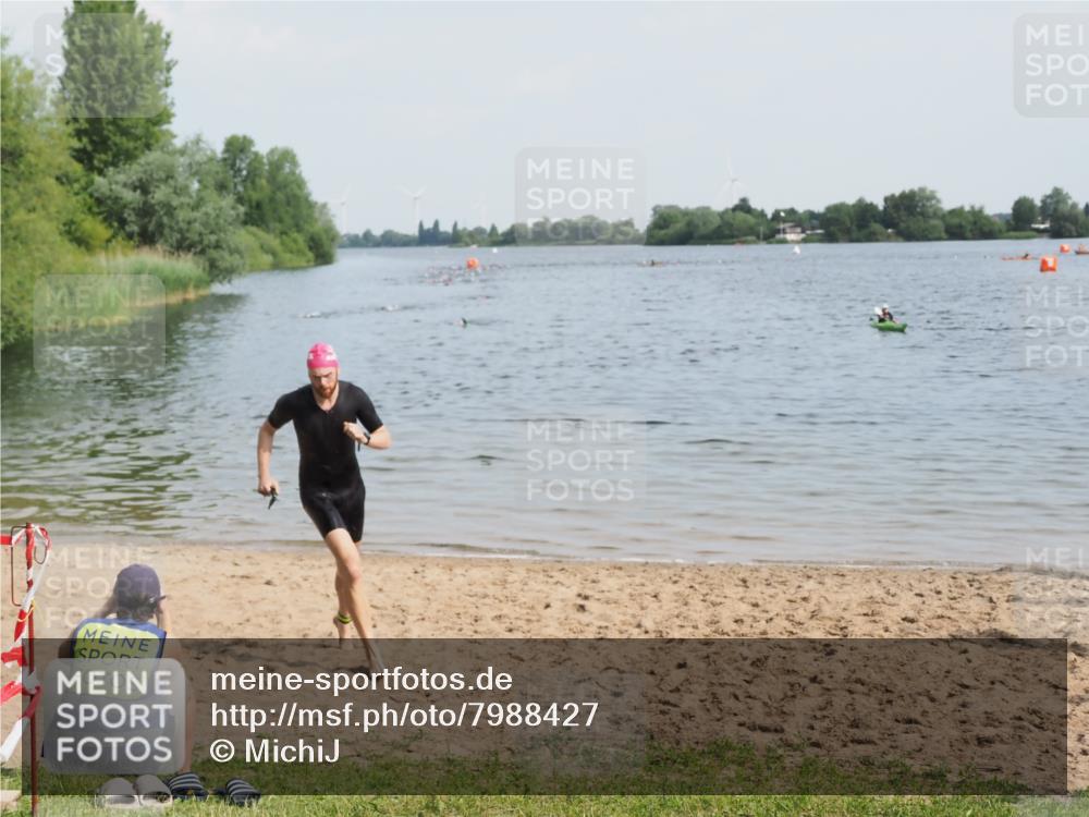 21.06.2025 - 27. Vierlanden-Triathlon MichiJ http://msf.ph/oto/7988427 15.06.2026 09:51:59 Schwimmen 282, 288, 292 meine-sportfotos.de