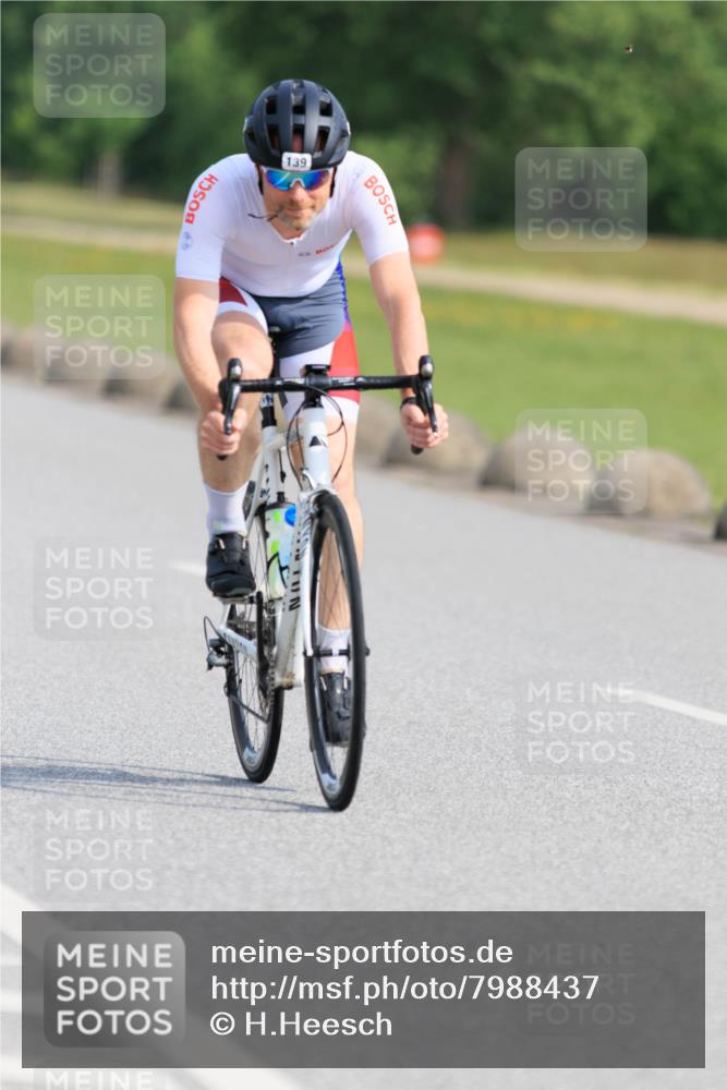 15.06.2025 - 27. Vierlanden-Triathlon H.Heesch http://msf.ph/oto/7988437 15.06.2025 09:23:42 Radfahren 139 meine-sportfotos.de