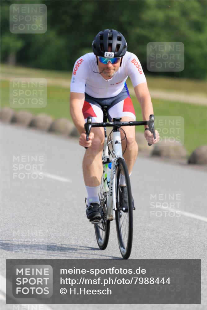 15.06.2025 - 27. Vierlanden-Triathlon H.Heesch http://msf.ph/oto/7988444 15.06.2025 09:23:42 Radfahren 139 meine-sportfotos.de