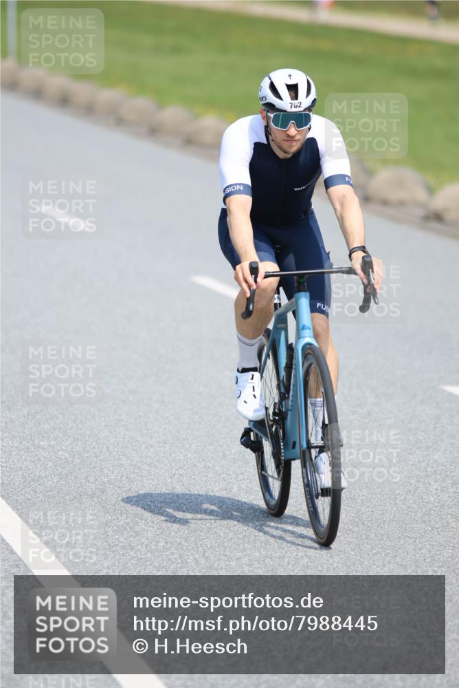 21.06.2025 - 27. Vierlanden-Triathlon H.Heesch http://msf.ph/oto/7988445 15.06.2025 11:42:33 Radfahren 762, 859 meine-sportfotos.de