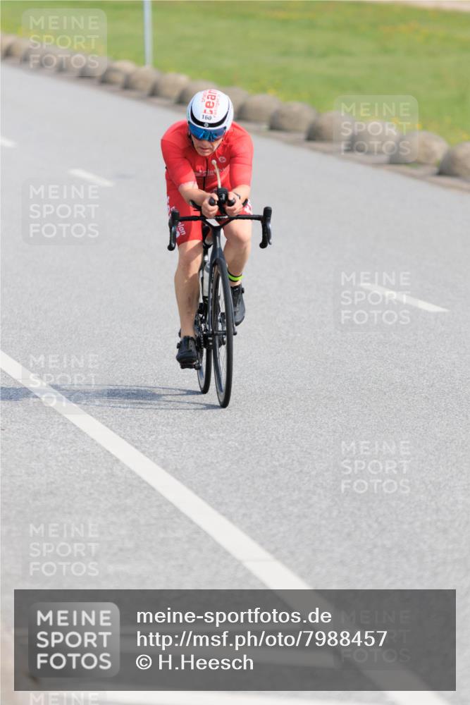 15.06.2025 - 27. Vierlanden-Triathlon H.Heesch http://msf.ph/oto/7988457 15.06.2025 09:24:38 Radfahren 65, 153, 160 meine-sportfotos.de