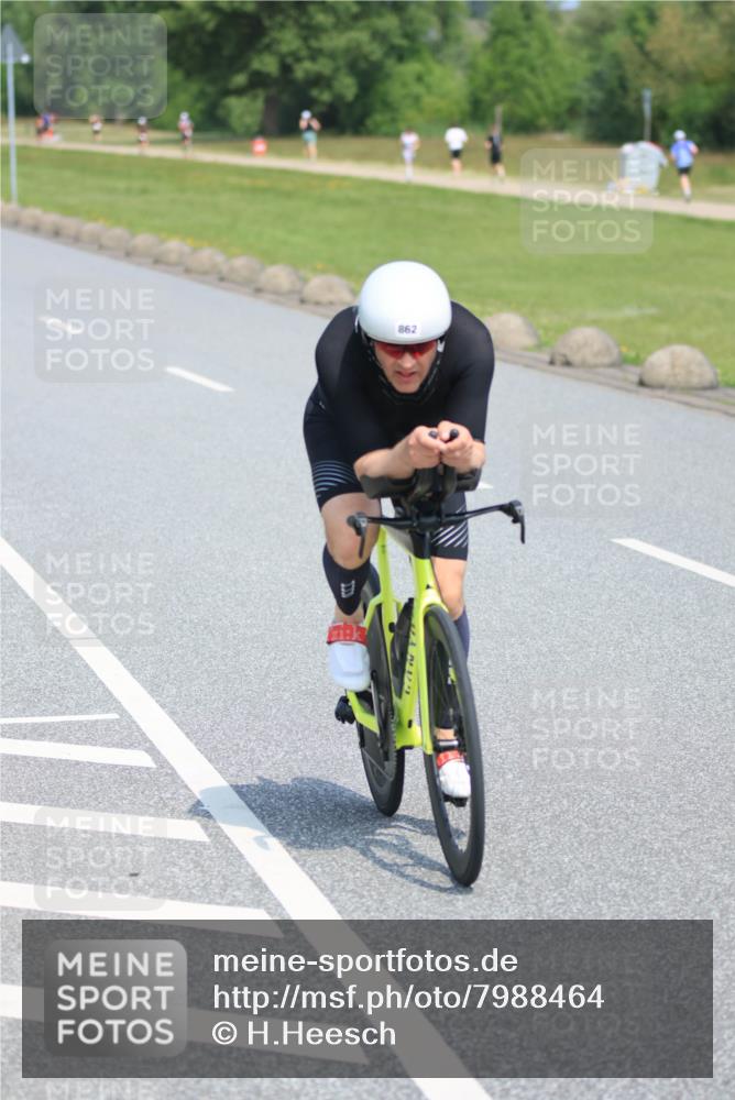 21.06.2025 - 27. Vierlanden-Triathlon H.Heesch http://msf.ph/oto/7988464 15.06.2025 11:42:44 Radfahren 217, 697, 781, 862 meine-sportfotos.de