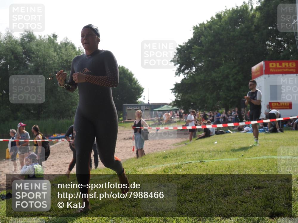 15.06.2025 - 27. Vierlanden-Triathlon KatJ http://msf.ph/oto/7988466 15.06.2025 09:05:22 Schwimmen 209, 221, 222 meine-sportfotos.de
