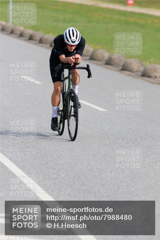 15.06.2025 - 27. Vierlanden-Triathlon H.Heesch http://msf.ph/oto/7988480 15.06.2025 09:24:41 Radfahren 65, 138, 160 meine-sportfotos.de