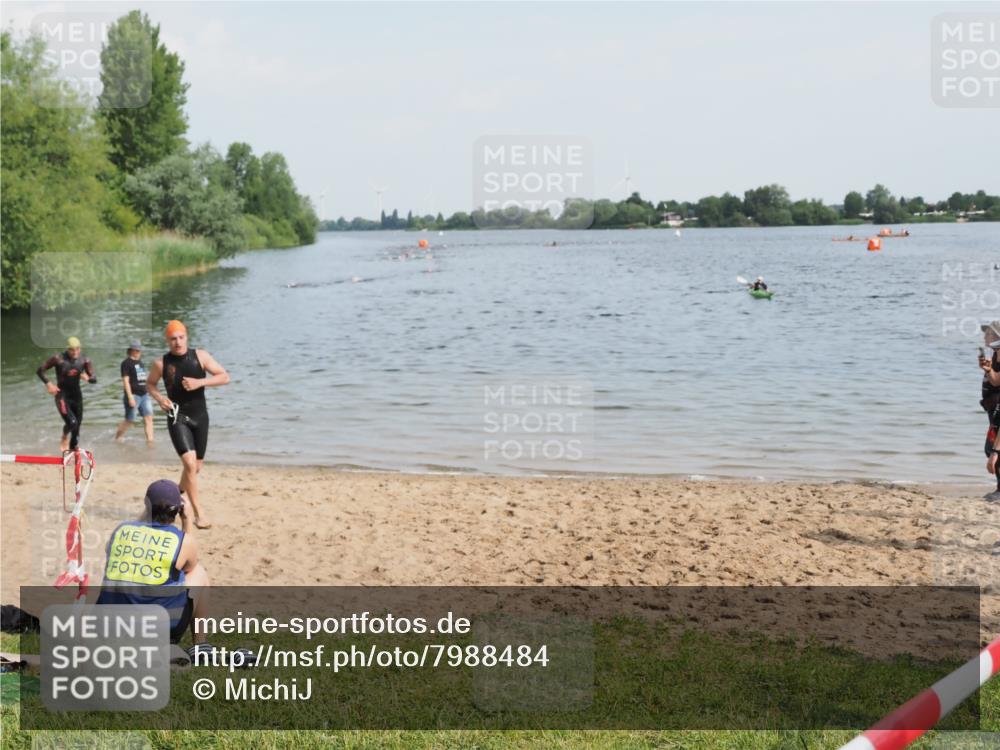 21.06.2025 - 27. Vierlanden-Triathlon MichiJ http://msf.ph/oto/7988484 15.06.2026 09:52:02 Schwimmen 282, 288, 292 meine-sportfotos.de