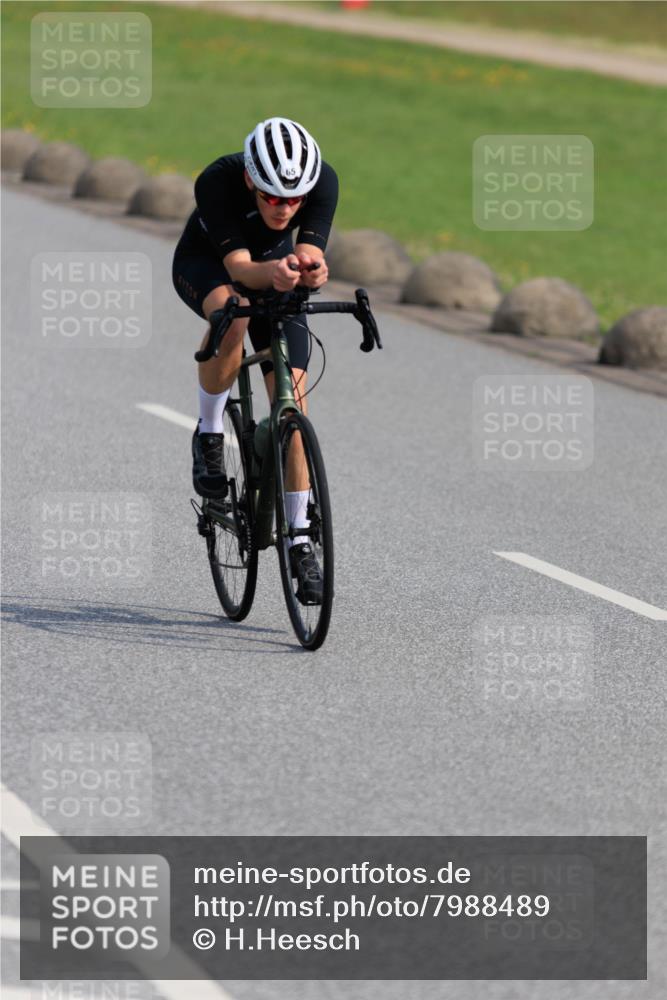 15.06.2025 - 27. Vierlanden-Triathlon H.Heesch http://msf.ph/oto/7988489 15.06.2025 09:24:41 Radfahren 65, 138, 160 meine-sportfotos.de
