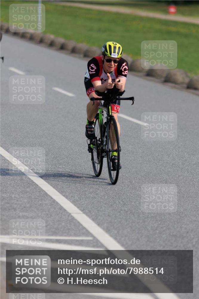 15.06.2025 - 27. Vierlanden-Triathlon H.Heesch http://msf.ph/oto/7988514 15.06.2025 09:25:23 Radfahren 13, 99, 122, 127, 128, 132, 148 meine-sportfotos.de