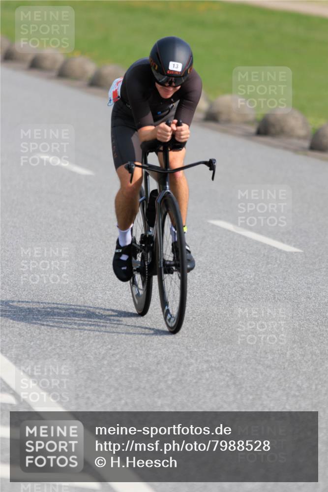 15.06.2025 - 27. Vierlanden-Triathlon H.Heesch http://msf.ph/oto/7988528 15.06.2025 09:25:25 Radfahren 13, 77, 99, 122, 127, 128, 132, 148 meine-sportfotos.de