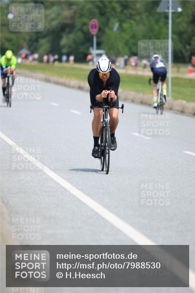 21.06.2025 - 27. Vierlanden-Triathlon H.Heesch http://msf.ph/oto/7988530 15.06.2025 11:43:05 Radfahren 681, 688, 817, 853, 854 meine-sportfotos.de