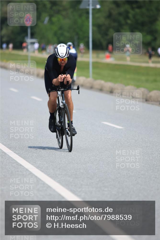21.06.2025 - 27. Vierlanden-Triathlon H.Heesch http://msf.ph/oto/7988539 15.06.2025 11:43:05 Radfahren 681, 688, 817, 853, 854 meine-sportfotos.de