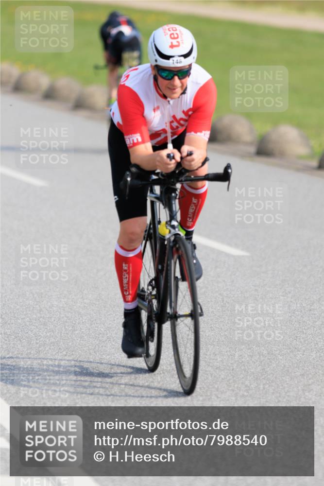 15.06.2025 - 27. Vierlanden-Triathlon H.Heesch http://msf.ph/oto/7988540 15.06.2025 09:25:27 Radfahren 13, 77, 99, 122, 127, 132, 148 meine-sportfotos.de