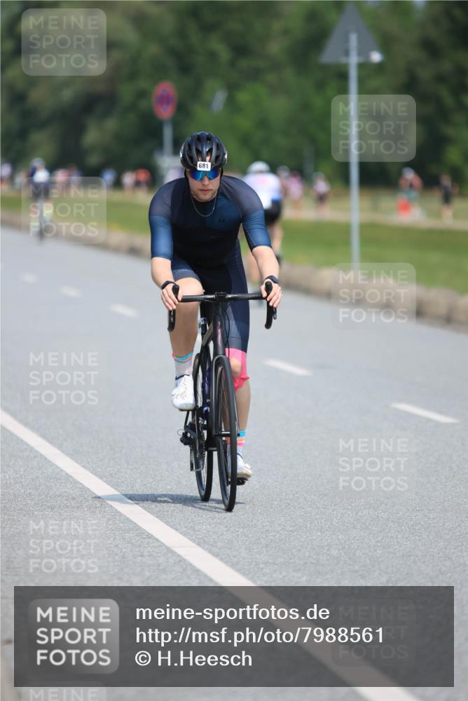 21.06.2025 - 27. Vierlanden-Triathlon H.Heesch http://msf.ph/oto/7988561 15.06.2025 11:43:10 Radfahren 681, 741, 810, 853, 854 meine-sportfotos.de