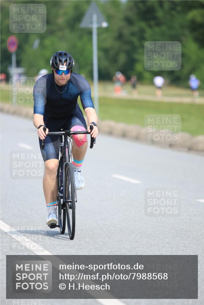21.06.2025 - 27. Vierlanden-Triathlon H.Heesch http://msf.ph/oto/7988568 15.06.2025 11:43:11 Radfahren 637, 681, 741, 810, 853, 854 meine-sportfotos.de