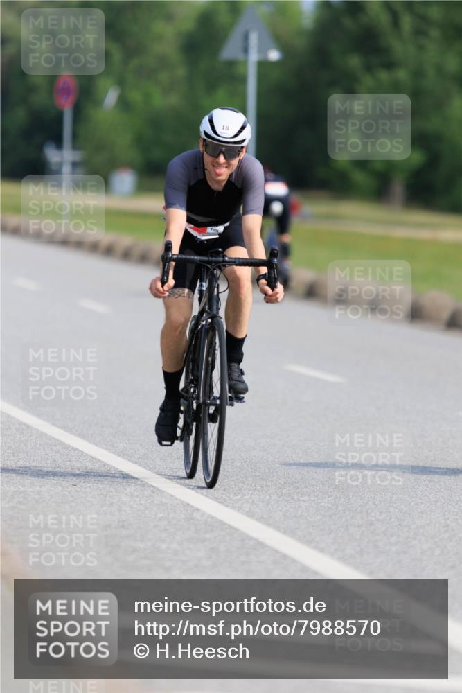 15.06.2025 - 27. Vierlanden-Triathlon H.Heesch http://msf.ph/oto/7988570 15.06.2025 09:25:49 Radfahren 18, 106, 137, 193, 215 meine-sportfotos.de