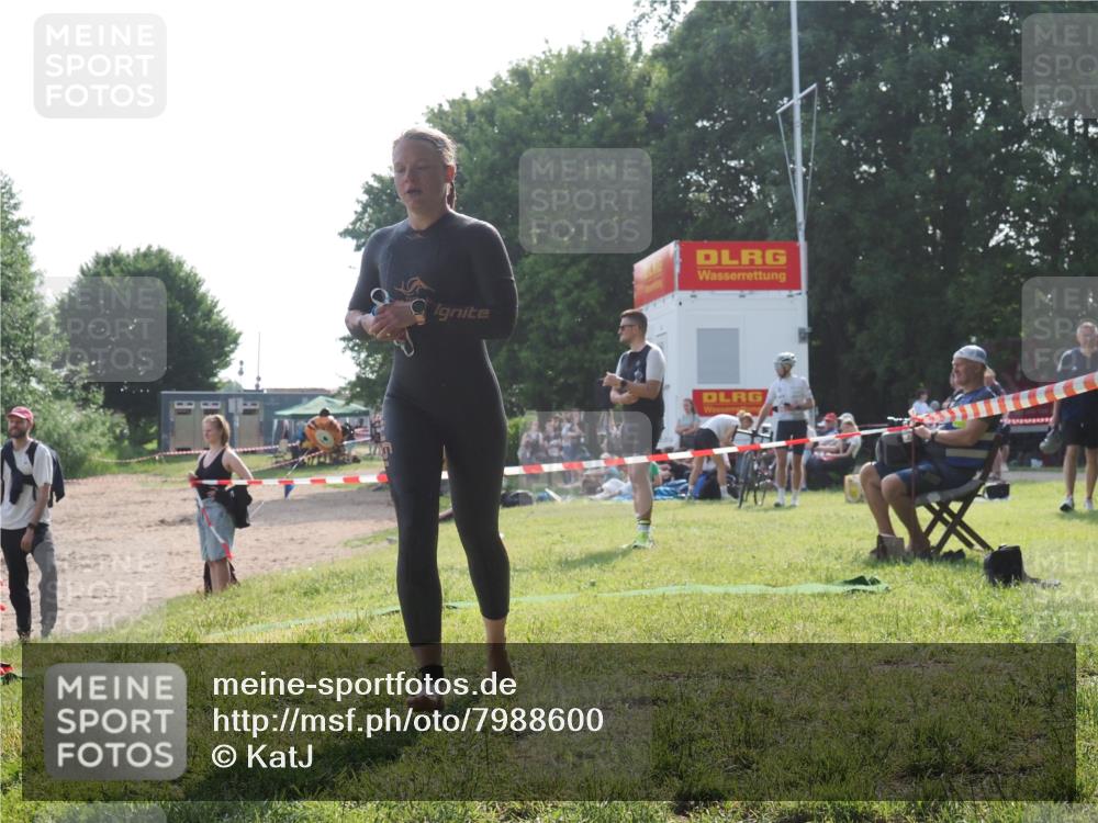 15.06.2025 - 27. Vierlanden-Triathlon KatJ http://msf.ph/oto/7988600 15.06.2025 09:05:26 Schwimmen 209, 221, 222 meine-sportfotos.de