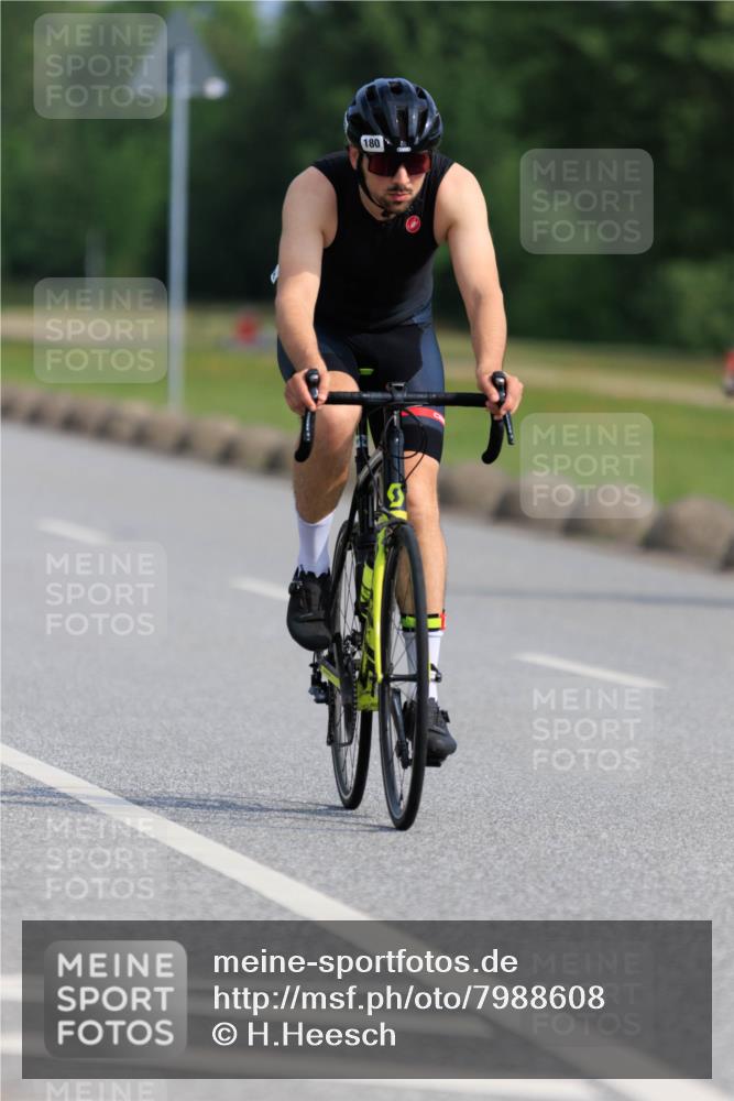 15.06.2025 - 27. Vierlanden-Triathlon H.Heesch http://msf.ph/oto/7988608 15.06.2025 09:26:15 Radfahren 3, 29, 72, 142, 180, 191, 194 meine-sportfotos.de