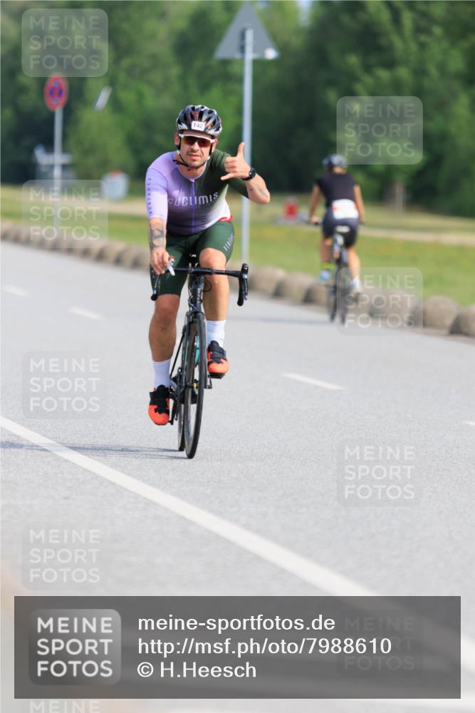 15.06.2025 - 27. Vierlanden-Triathlon H.Heesch http://msf.ph/oto/7988610 15.06.2025 09:26:17 Radfahren 3, 5, 29, 142, 180, 191, 194 meine-sportfotos.de