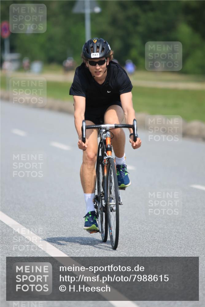 21.06.2025 - 27. Vierlanden-Triathlon H.Heesch http://msf.ph/oto/7988615 15.06.2025 11:43:21 Radfahren 637, 727, 741, 747, 810 meine-sportfotos.de