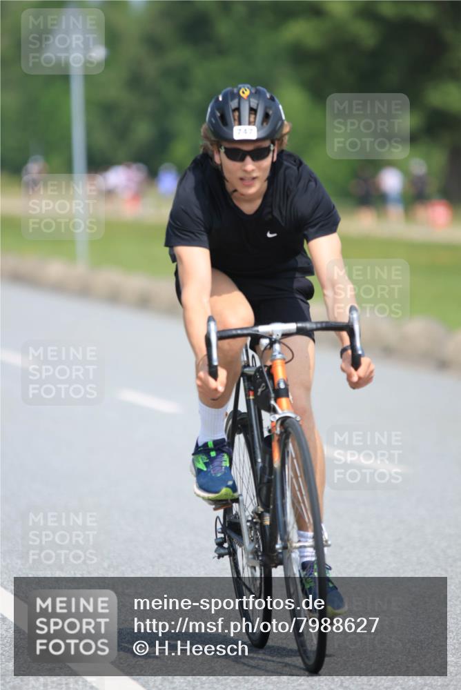 21.06.2025 - 27. Vierlanden-Triathlon H.Heesch http://msf.ph/oto/7988627 15.06.2025 11:43:21 Radfahren 637, 727, 741, 747, 810 meine-sportfotos.de